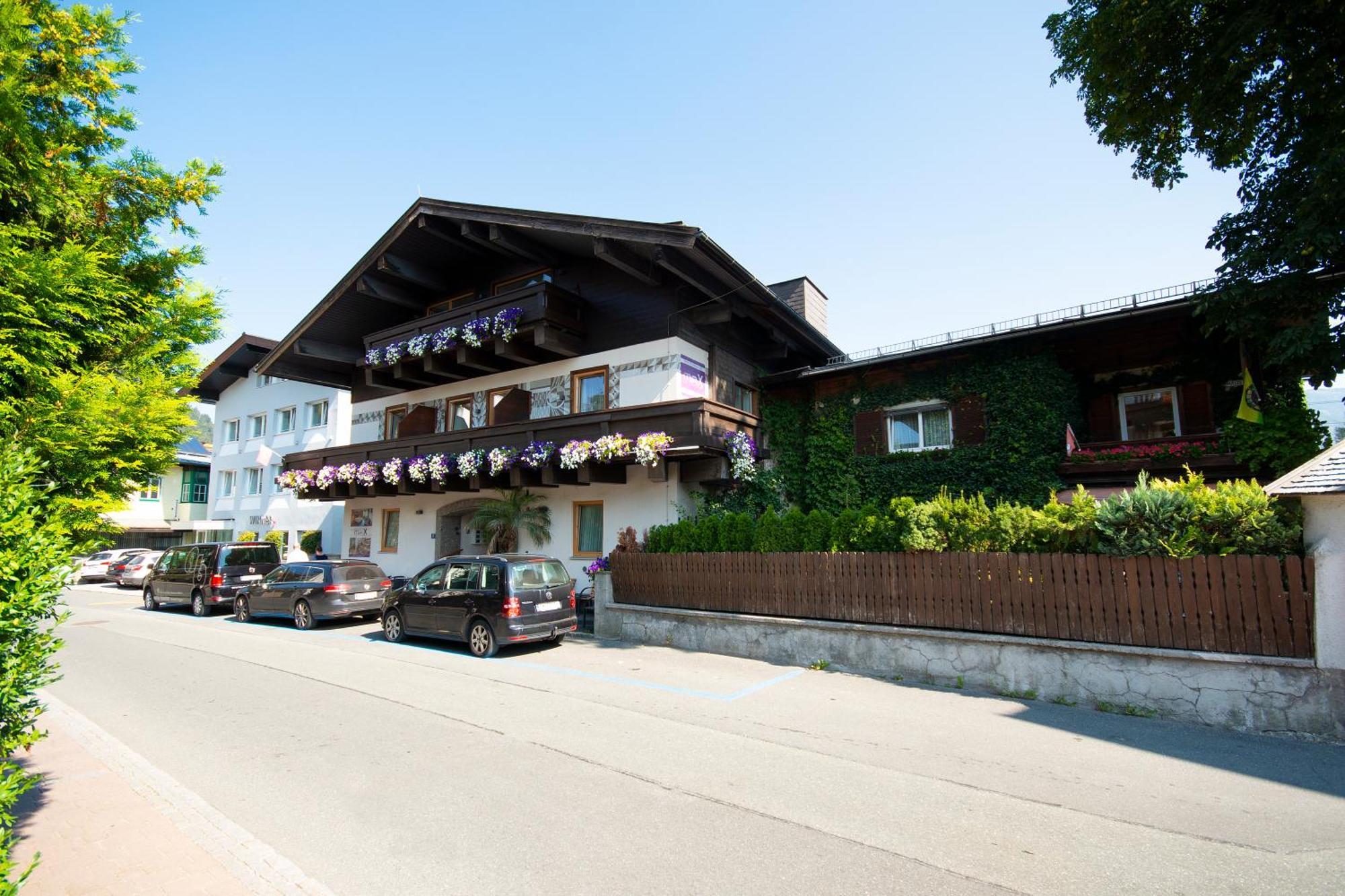 Pension Max Bed & Breakfast Zell am See Exterior photo